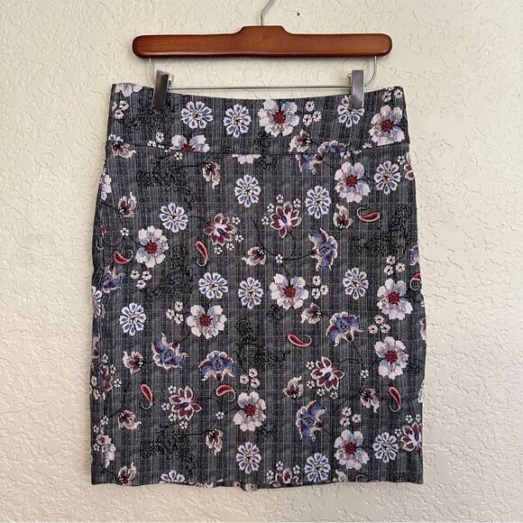 MARGARET M Christiana Pencil Knee Length Skirt Grey Floral Size Medium‎ - Picture 8 of 13